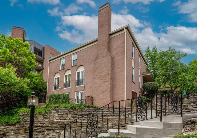 Homes for sale in Cincinnati, OH | 854 Rue De La Paix #B1, Cincinnati, OH 45220 | MLS# 1883765