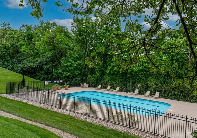 Homes for sale in Cincinnati, OH | 854 Rue De La Paix #B1, Cincinnati, OH 45220 | MLS# 1883765