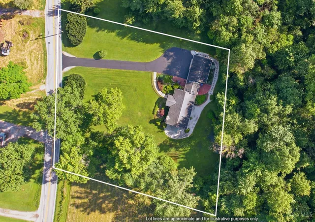 Homes for sale in Monroe Twp, OH | 2858 State Route 222, Monroe Twp, OH 45106 | MLS# 1883678