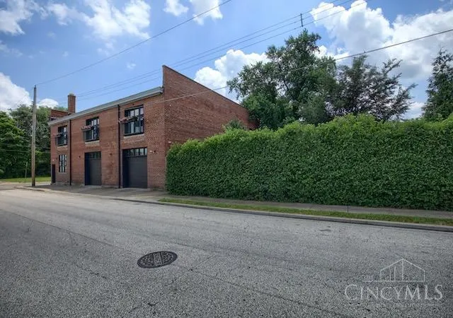 Homes for sale in Cincinnati, OH | 1659 Cooper St, Cincinnati, OH 45223 | MLS# 1883687