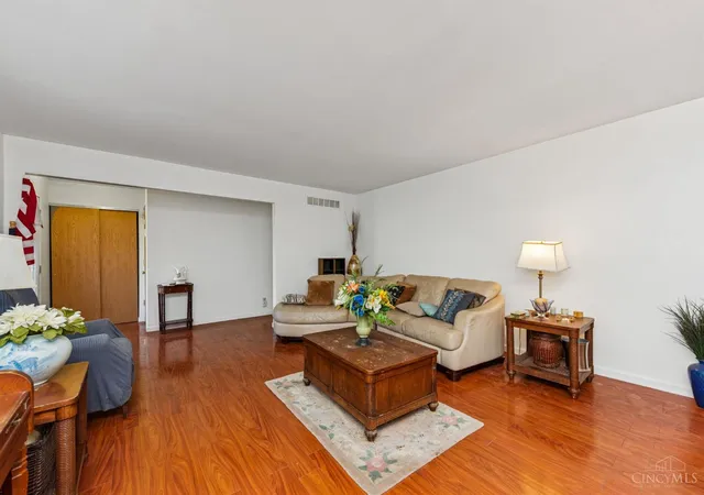 Homes for sale in Springfield Twp., OH | 10228 Springbeauty Ln, Springfield Twp., OH 45231 | MLS# 1884001