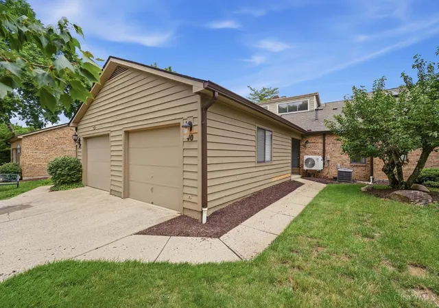 Homes for sale in Wyoming, OH | 40 Rolling Hills Dr, Wyoming, OH 45215 | MLS# 1883989