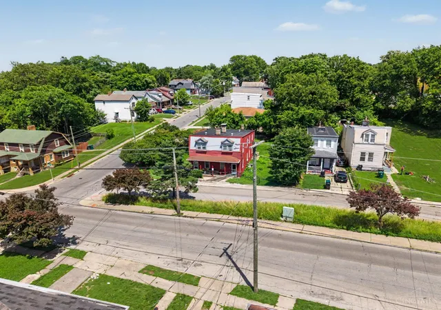Homes for sale in Cincinnati, OH | 1246 Quebec Road, Cincinnati, OH 45205 | Houzeo