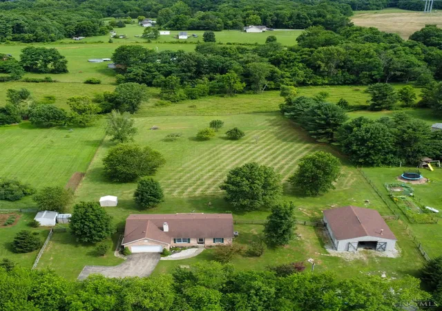 Homes for sale in Franklin Twp, OH | 2771 Bolender Rd, Franklin Twp, OH 45120 | MLS# 1883997