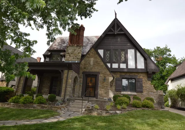 Homes for sale in Cincinnati, OH | 806 Mannington Ave, Cincinnati, OH 45226 | MLS# 1883993