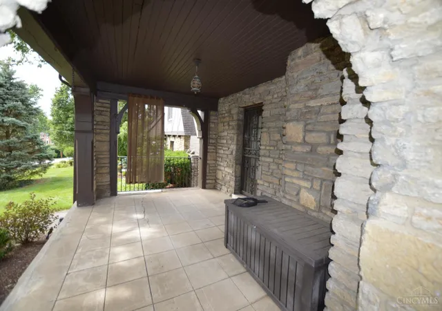Homes for sale in Cincinnati, OH | 806 Mannington Ave, Cincinnati, OH 45226 | MLS# 1883993