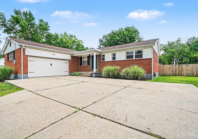 Homes for sale in Sycamore Twp, OH | 12175 Snider Rd, Sycamore Twp, OH 45249 | MLS# 1883988