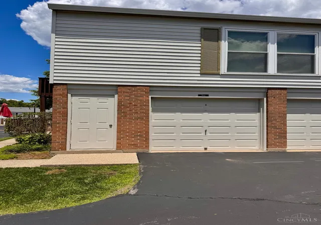 Homes for sale in Fairfield, OH | 10 Sunnyside Dr, Fairfield, OH 45014
