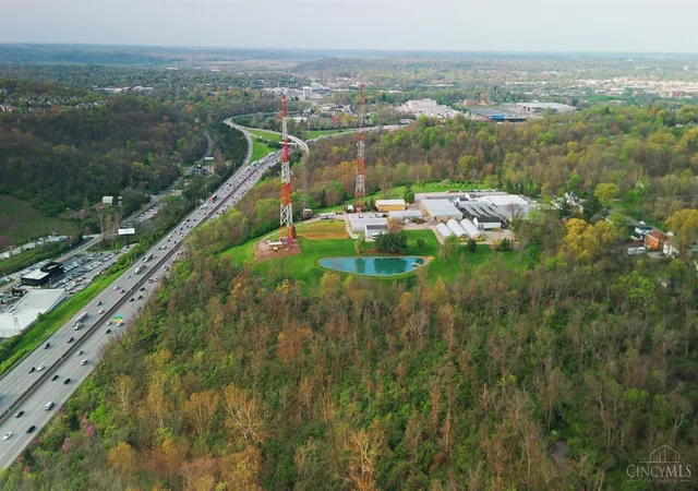 2nd image of 3566 Amberacres Dr, Cincinnati, OH 45237