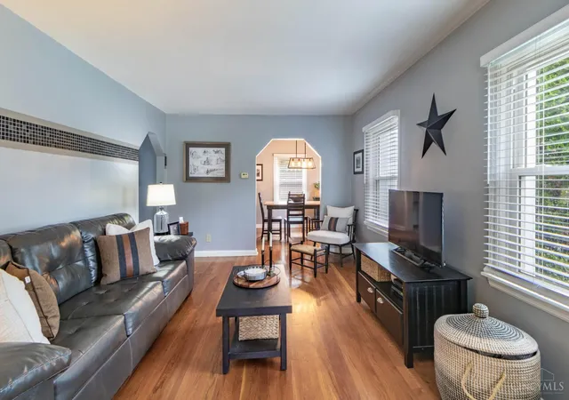 Homes for sale in Cincinnati, OH | 1314 Burney Ln, Cincinnati, OH 45230 | MLS# 1884073