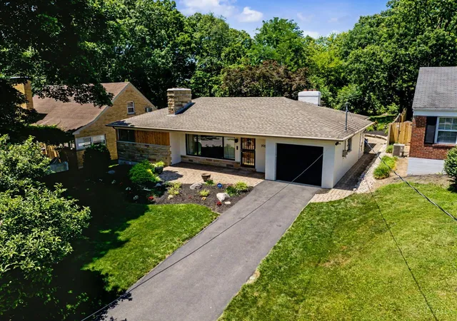 Homes for sale in Cincinnati, OH | 1983 Honeysuckle Ln, Cincinnati, OH 45230 | MLS# 1883800