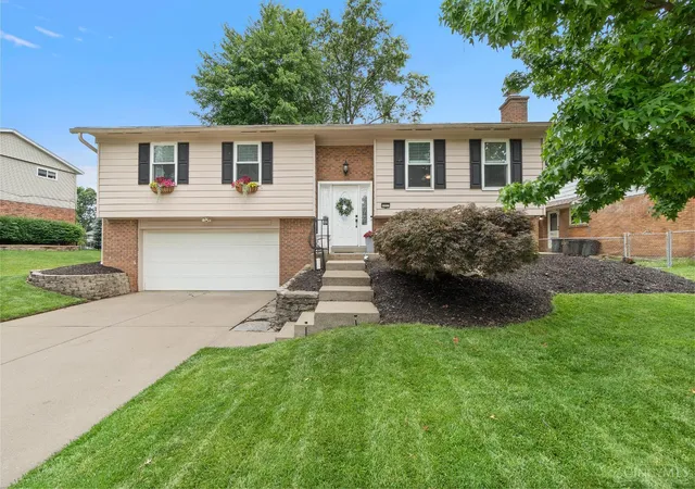 Homes for sale in Anderson Twp, OH | 1613 Clemson Cir, Anderson Twp, OH 45255 | MLS# 1883791