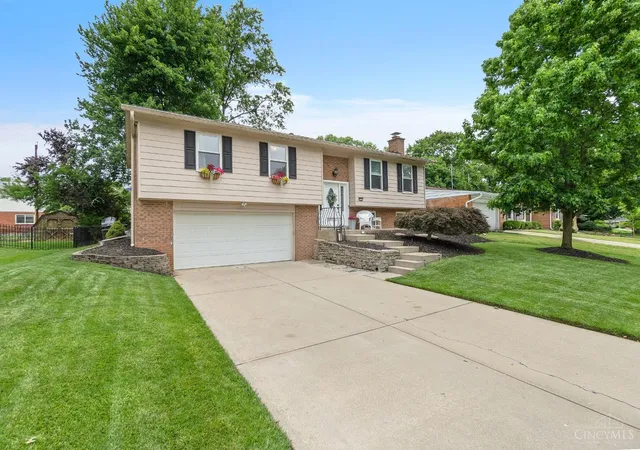 Homes for sale in Anderson Twp, OH | 1613 Clemson Cir, Anderson Twp, OH 45255 | MLS# 1883791