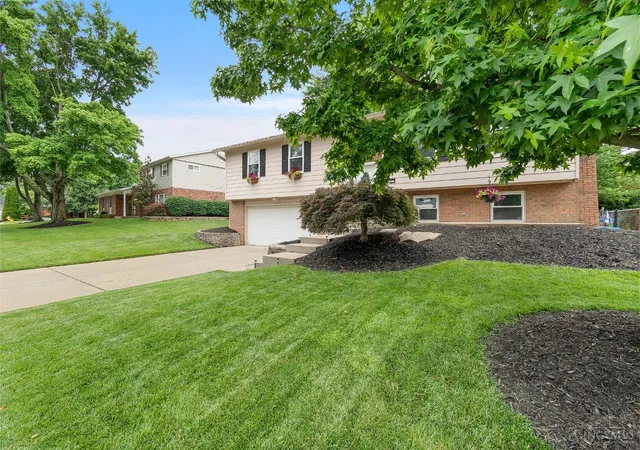 Homes for sale in Anderson Twp, OH | 1613 Clemson Cir, Anderson Twp, OH 45255 | MLS# 1883791
