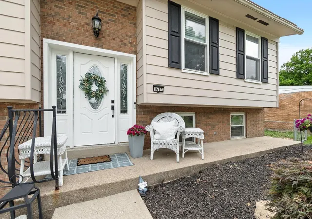 Homes for sale in Anderson Twp, OH | 1613 Clemson Cir, Anderson Twp, OH 45255 | MLS# 1883791