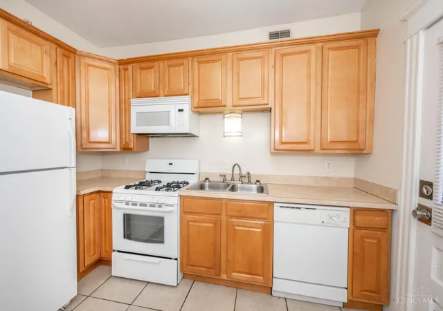 3rd image of 2927 Bellevue Ave, Cincinnati, OH 45219 | MLS# 1883745