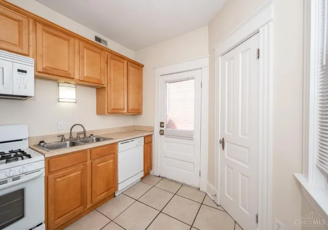4th image of 2927 Bellevue Ave, Cincinnati, OH 45219 | MLS# 1883745