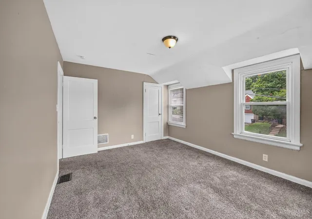 image of 2205 Crane Ave, Cincinnati, OH 45207