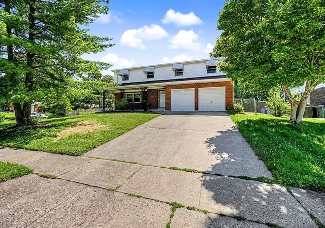 Photo 3 of Sale Pending at 1690 Yellowglen Dr, Cincinnati, OH 45255 | MLS# 1883611 | Listing updated on 2026-08-27