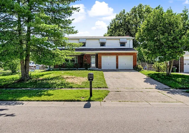 Homes for sale in Anderson Twp, OH | 1690 Yellowglen Dr, Anderson Twp, OH 45255 | MLS# 1883611