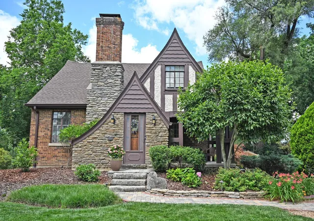Homes for sale in Cincinnati, OH | 5021 Anderson Pl, Cincinnati, OH 45227 | MLS# 1884492
