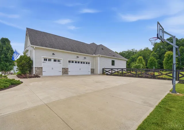 Homes for sale in Turtle Creek Twp, OH | 2300 Triple Creek Ct, Turtle Creek Twp, OH 45036 | MLS# 1884263