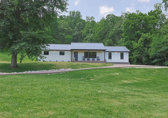Homes for sale in Batavia Twp, OH | 2278 Snyder Rd, Batavia Twp, OH 45103 | MLS# 1884275