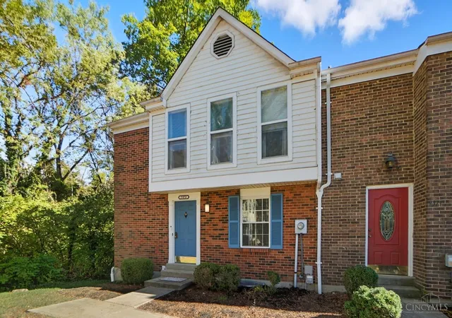 Homes for sale in Anderson Twp, OH | 7373 Woodcroft Dr #95, Anderson Twp, OH 45230 | MLS# 1884537