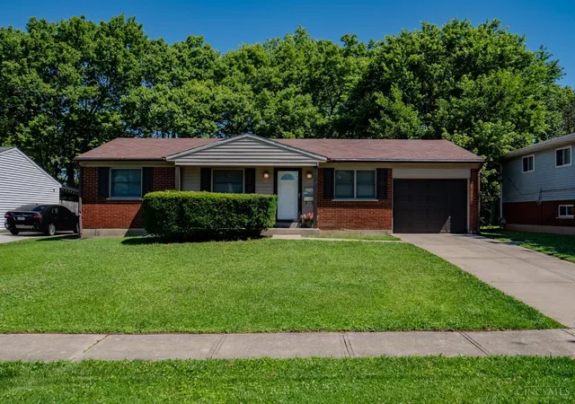 Homes for sale in Colerain Twp, OH | 2432 Bracebridge Dr, Colerain Twp, OH 45231 | MLS# 1884072