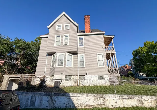 Homes for sale in Cincinnati, OH | 275 Mccormick Pl, Cincinnati, OH 45219