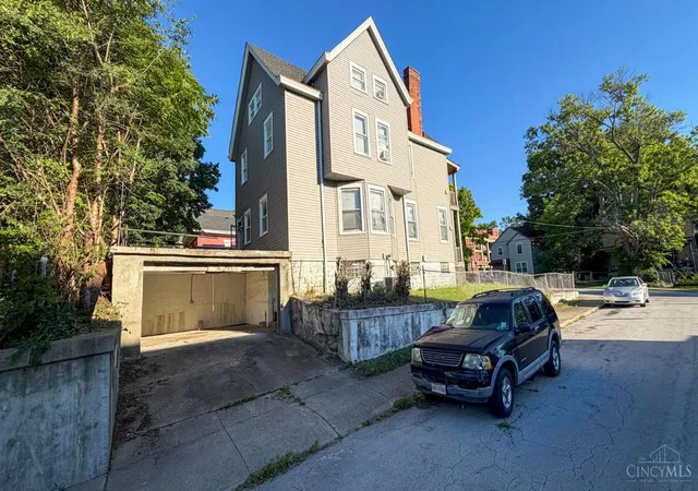 Homes for sale in Cincinnati, OH | 275 Mccormick Pl, Cincinnati, OH 45219