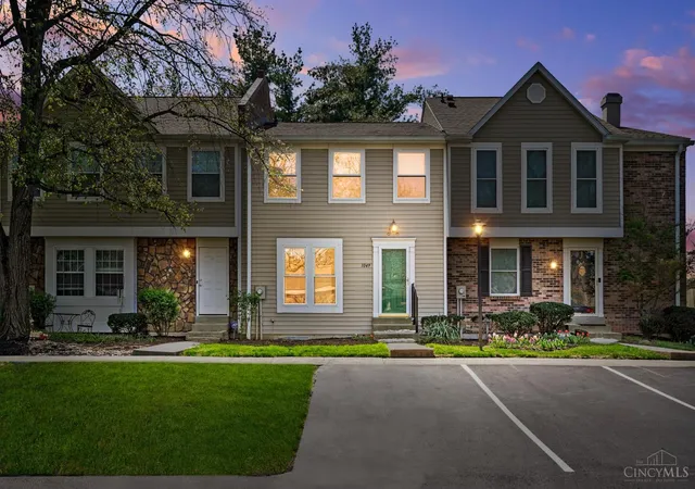 Homes for sale in Loveland, OH | 1049 Stratford Ct, Loveland, OH 45140 | MLS# 1884634