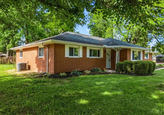Photo 3 of Sale Pending at 991 Stanwick Dr, Beavercreek, OH 45430 | MLS# 1884659 | Listing updated on 2026-08-25