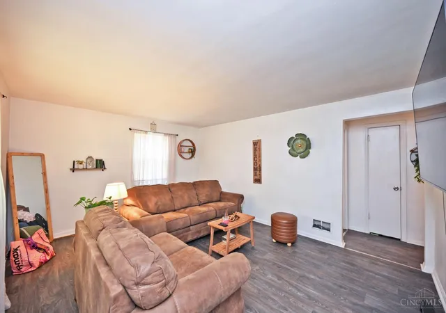 4th image of 3143 Saffer St, Cincinnati, OH 45211 | MLS# 1884645