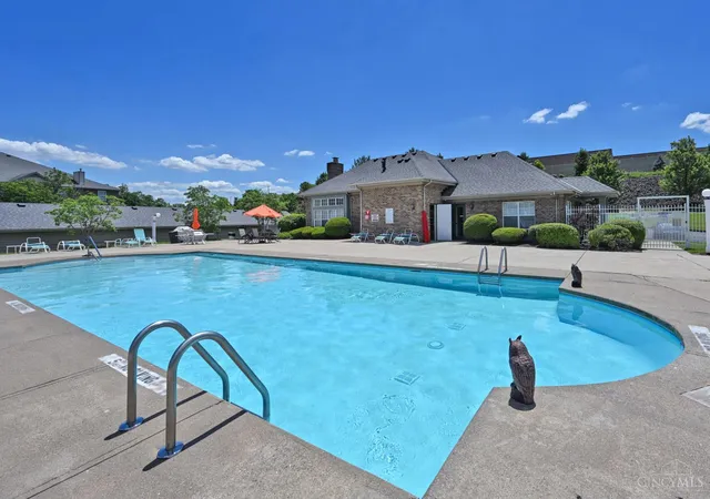 2nd image of 4941 N Arbor Woods Ct, Cincinnati, OH 45248