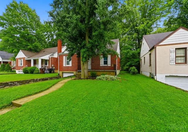 3rd image of 6924 Gloria Dr, Cincinnati, OH 45239 | MLS# 1884684