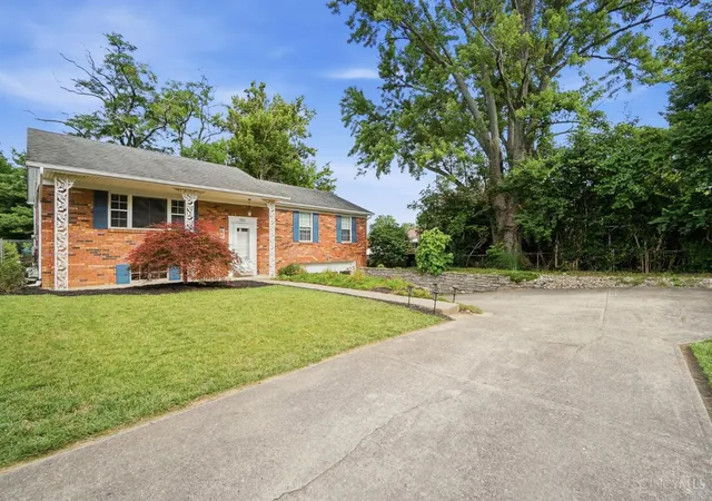 Homes for sale in Anderson Twp, OH | 7051 Baribill Pl, Anderson Twp, OH 45230 | MLS# 1884695