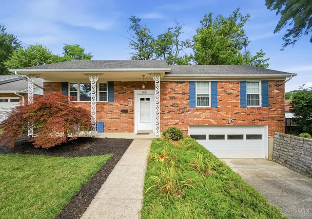 Homes for sale in Anderson Twp, OH | 7051 Baribill Pl, Anderson Twp, OH 45230 | MLS# 1884695