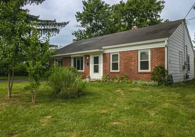 Homes for sale in Loveland, OH | 10 Highridge Dr, Loveland, OH 45140 | MLS# 1884685