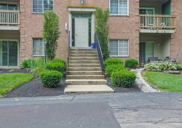 Homes for sale in Fairfield, OH | 1625 W Augusta Blvd, Fairfield, OH 45014 | MLS# 1884495