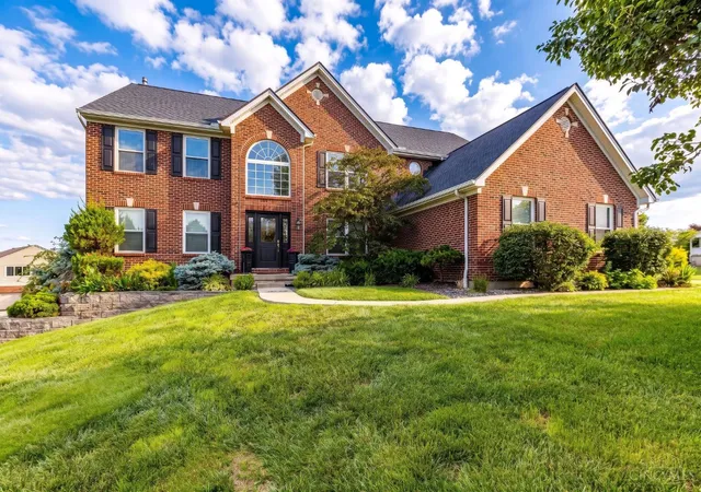 Homes for sale in Ross Twp, OH | 1261 Pond Ridge Cir, Ross Twp, OH 45013 | MLS# 1884206