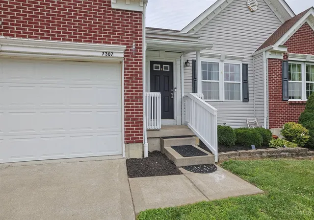 Homes for sale in Colerain Twp, OH | 7307 Hunters Ridge Ln, Colerain Twp, OH 45248 | MLS# 1884669