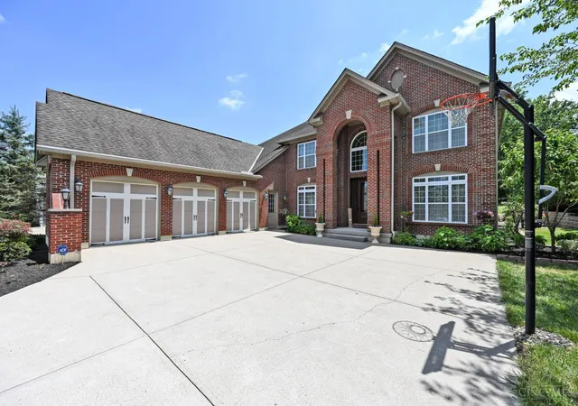 Homes for sale in Montgomery, OH | 7933 Elbrecht Dr, Montgomery, OH 45242 | MLS# 1884773