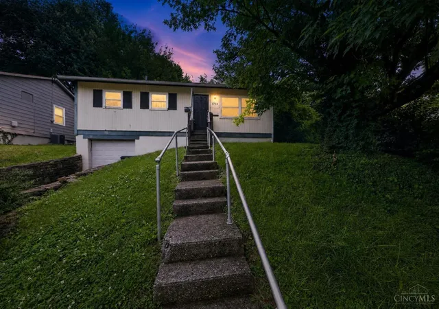 Homes for sale in Cincinnati, OH | 1714 Monterey Ct, Cincinnati, OH 45223 | MLS# 1881758
