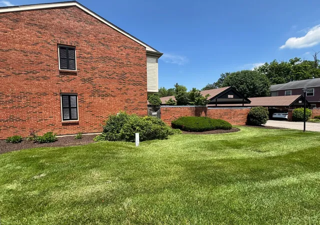 3rd image of 3434 Sunbury Ln, Cincinnati, OH 45251 | MLS# 1884789
