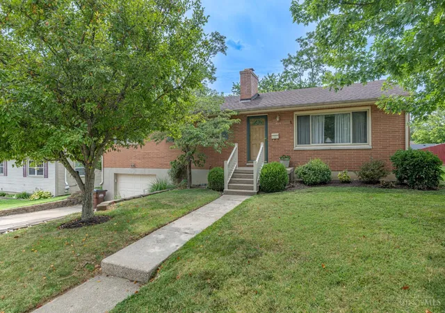 Photo 2 of Sale Pending at 406 Eastline Dr, Middletown, OH 45044 | MLS# 1883886 | Listing updated on 2026-09-08