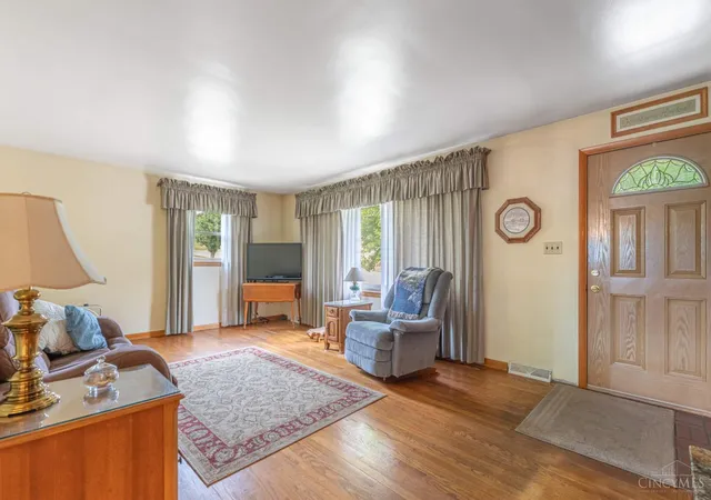 Photo 3 of Sale Pending at 406 Eastline Dr, Middletown, OH 45044 | MLS# 1883886 | Listing updated on 2026-09-08