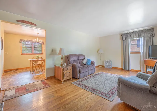 Photo 3 of Sale Pending at 406 Eastline Dr, Middletown, OH 45044 | MLS# 1883886 | Listing updated on 2026-09-08