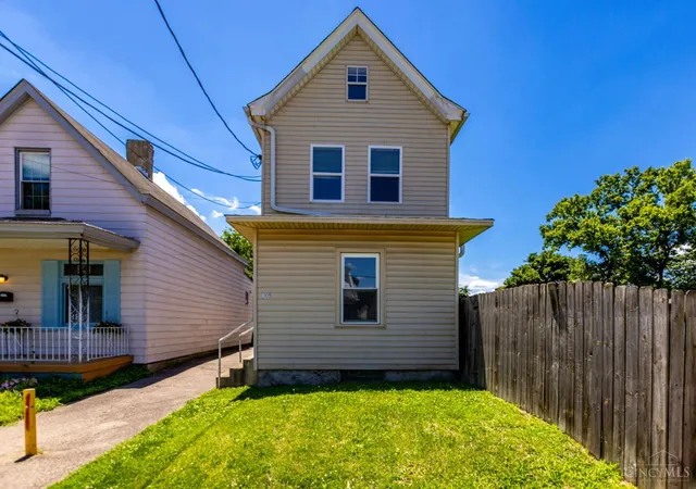 Homes for sale in Elmwood Place, OH | 305 Walnut St, Elmwood Place, OH 45216 | MLS# 1884820