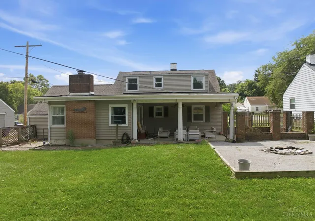 Homes for sale in Hamilton, OH | 1526 Colony Ter, Hamilton, OH 45013 | MLS# 1884655